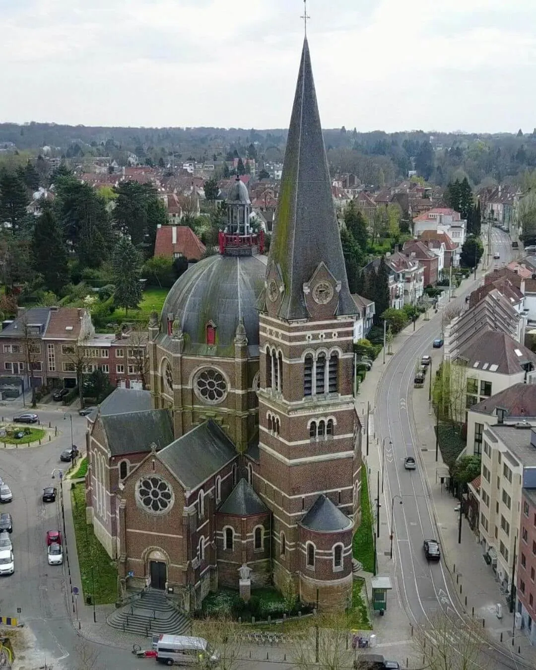 Église Saint-Job, Place de Saint-Job à Uccle