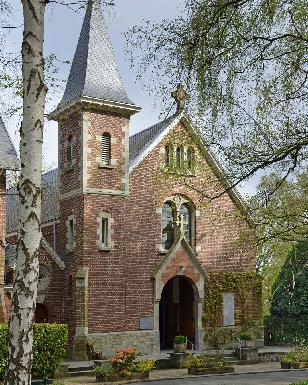 Église Sainte-Anne, Place de la Sainte-Alliance 10 à Uccle